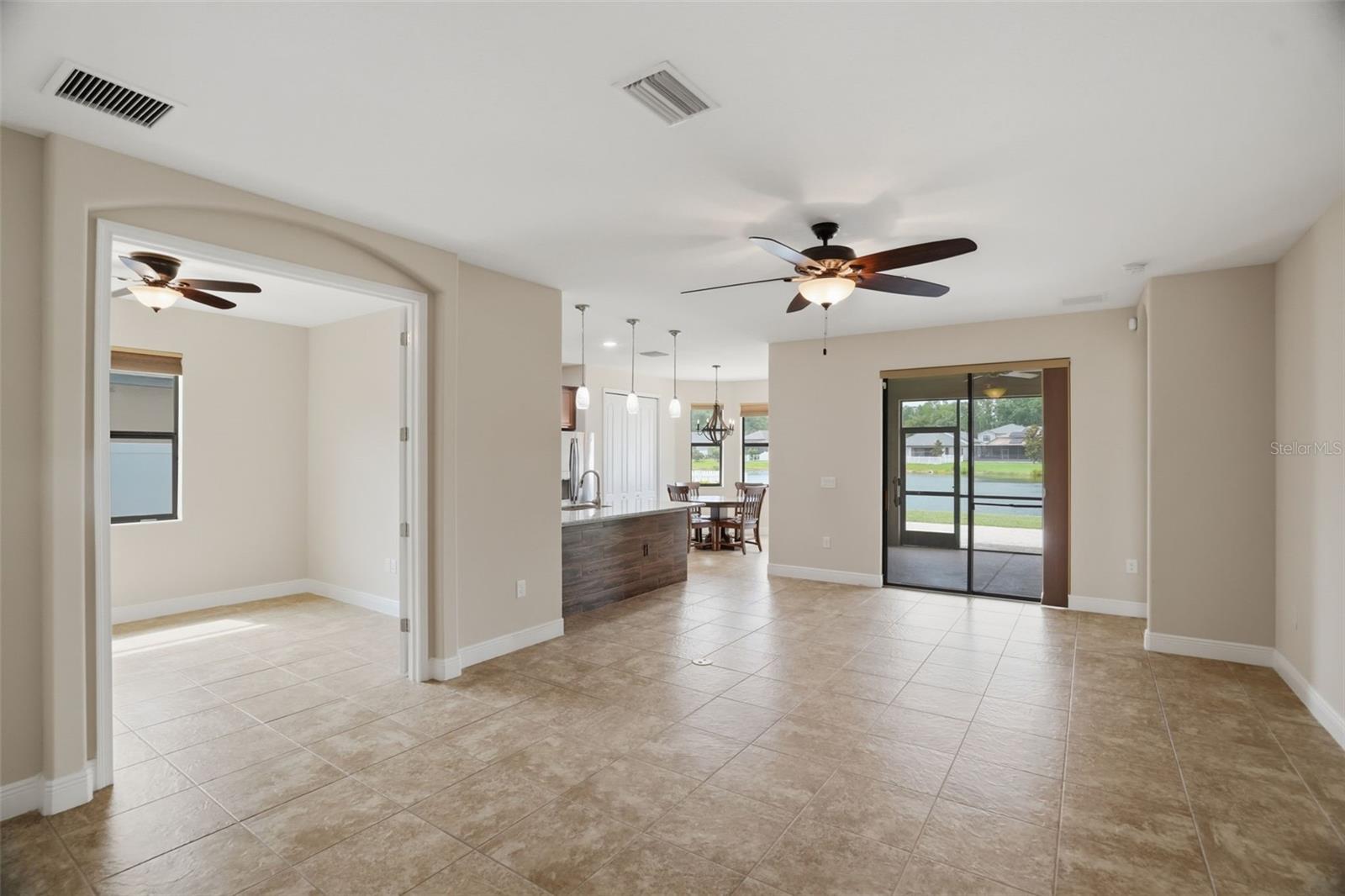 TB8515817