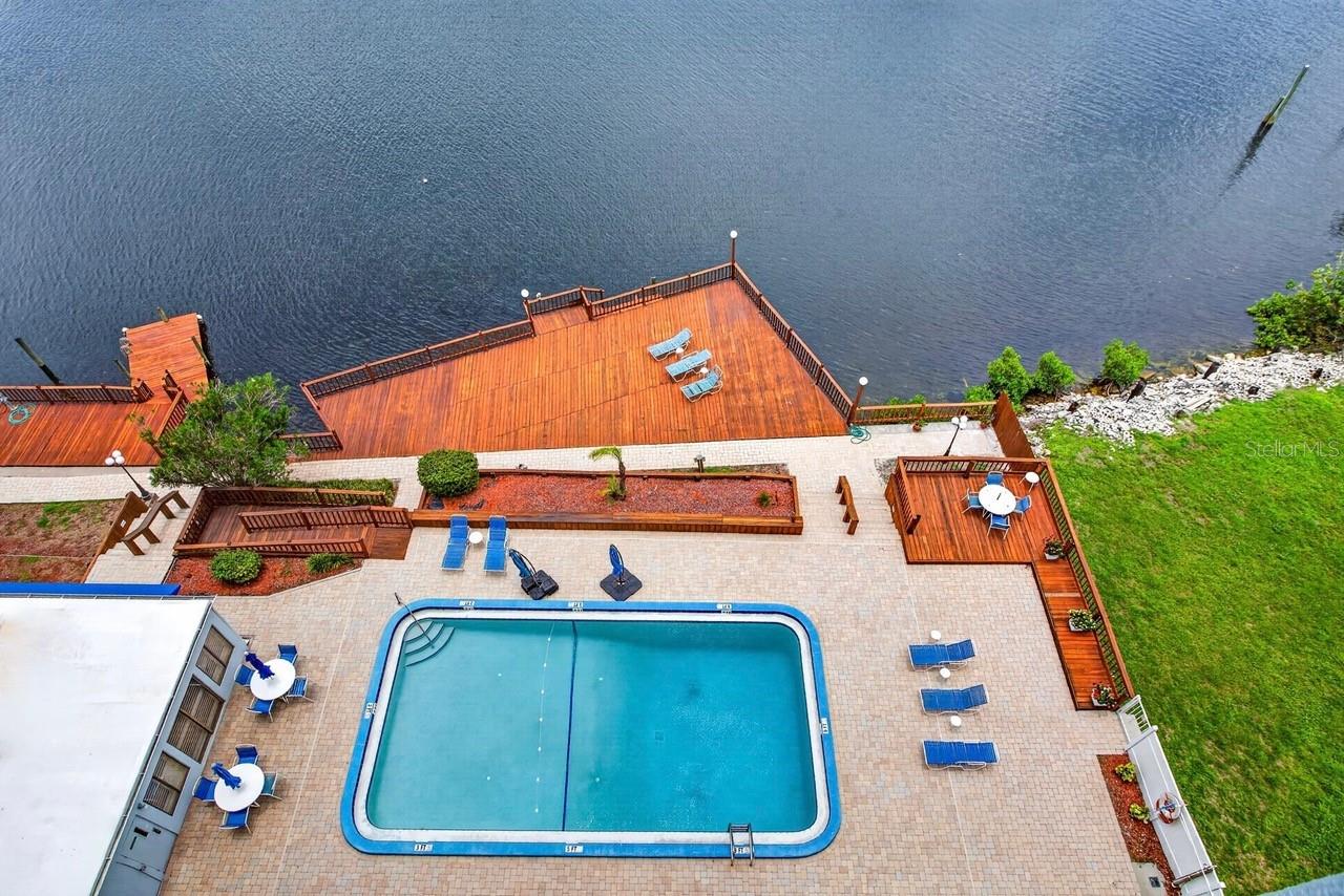 Pool & Sun Deck
