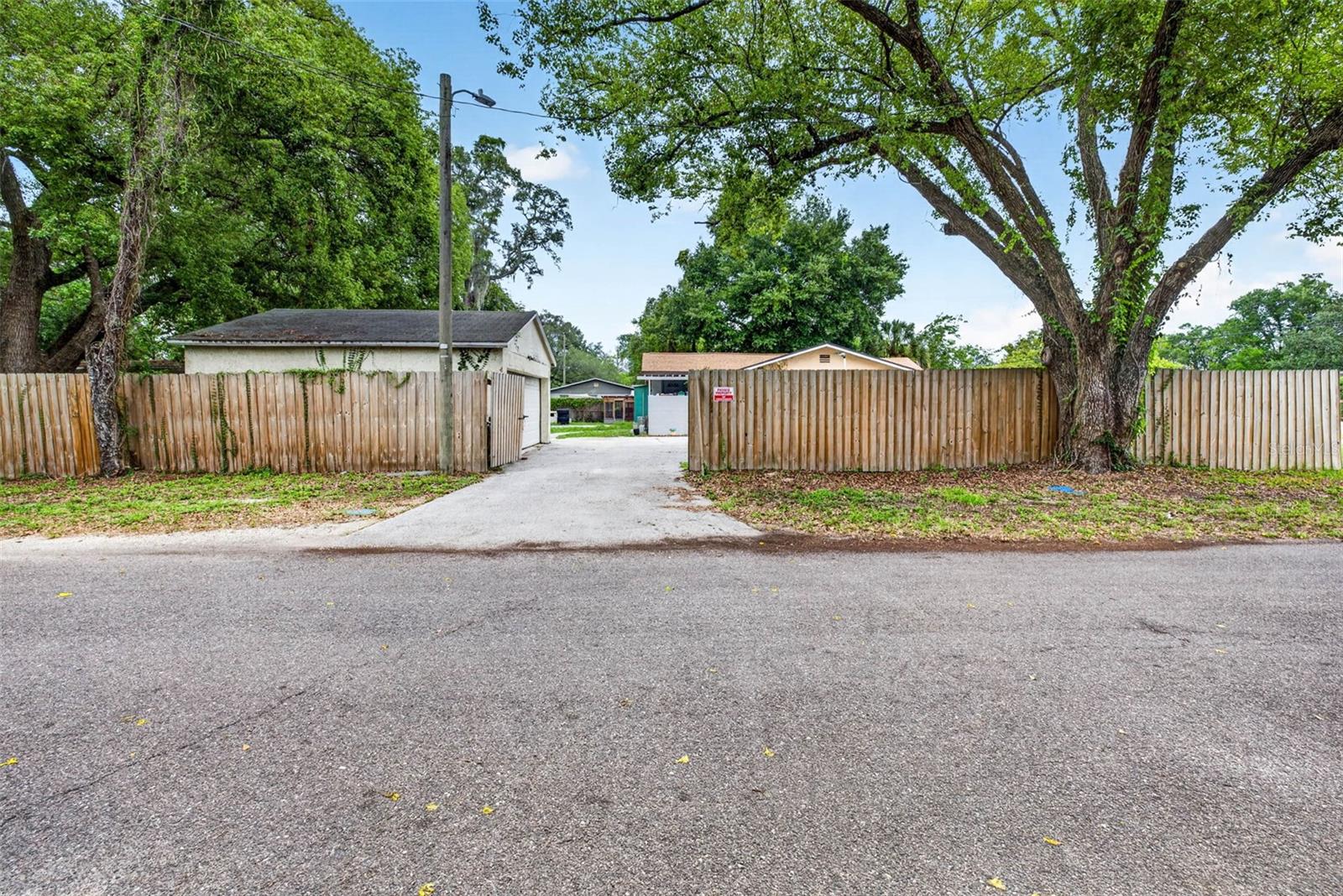 Side entry from Mobile Ave