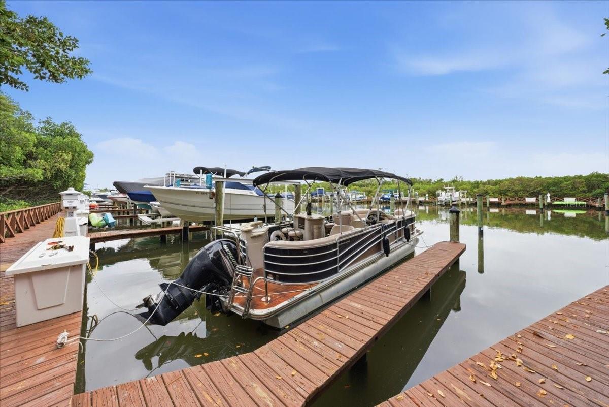 TB8515864