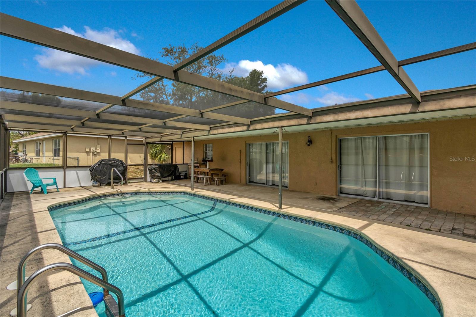 Oversized Caged In Pool