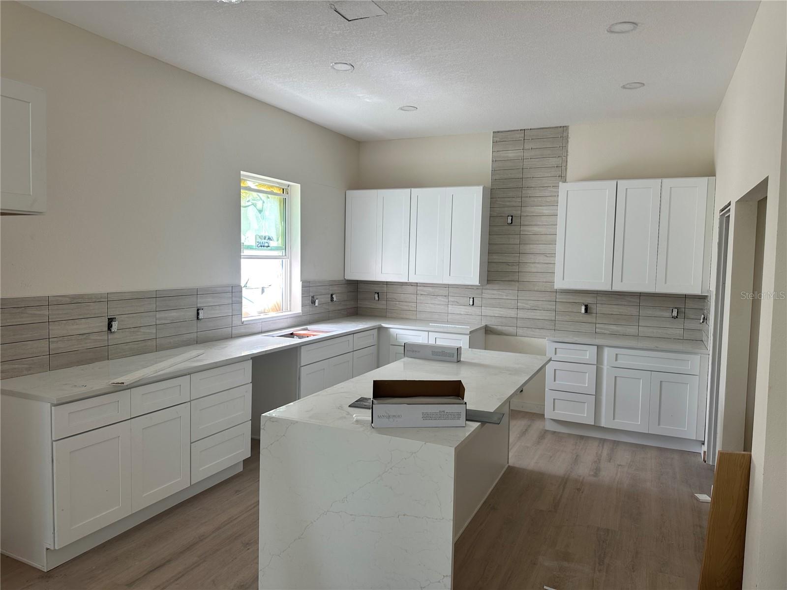 Open kitchen floor plan