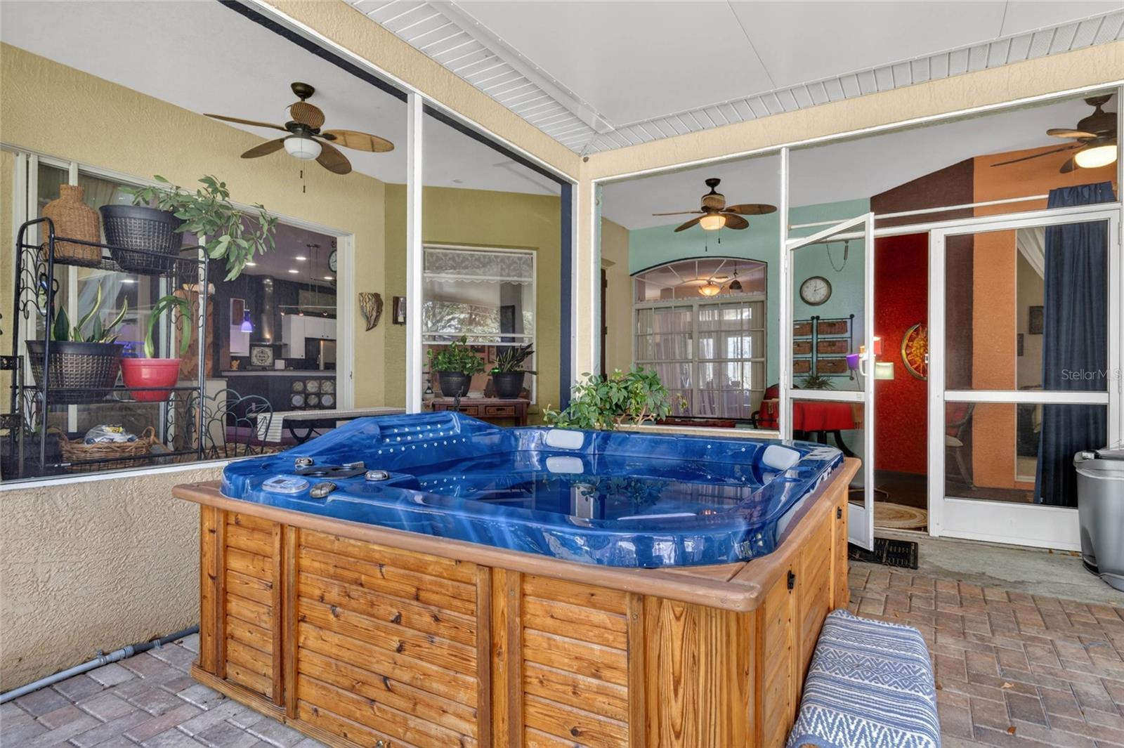 Covered Patio w/Hot Tub
