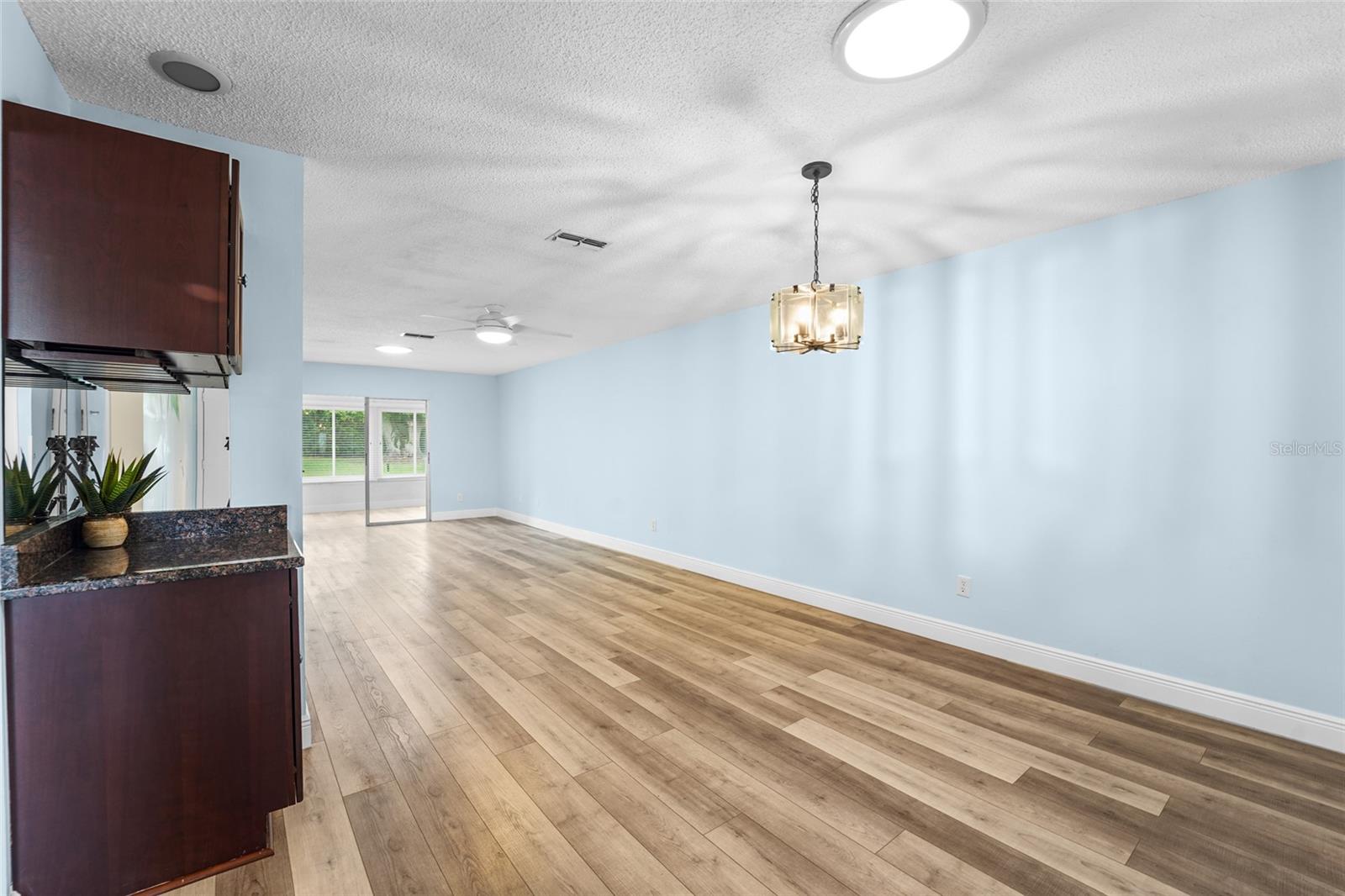 Built in wet bar