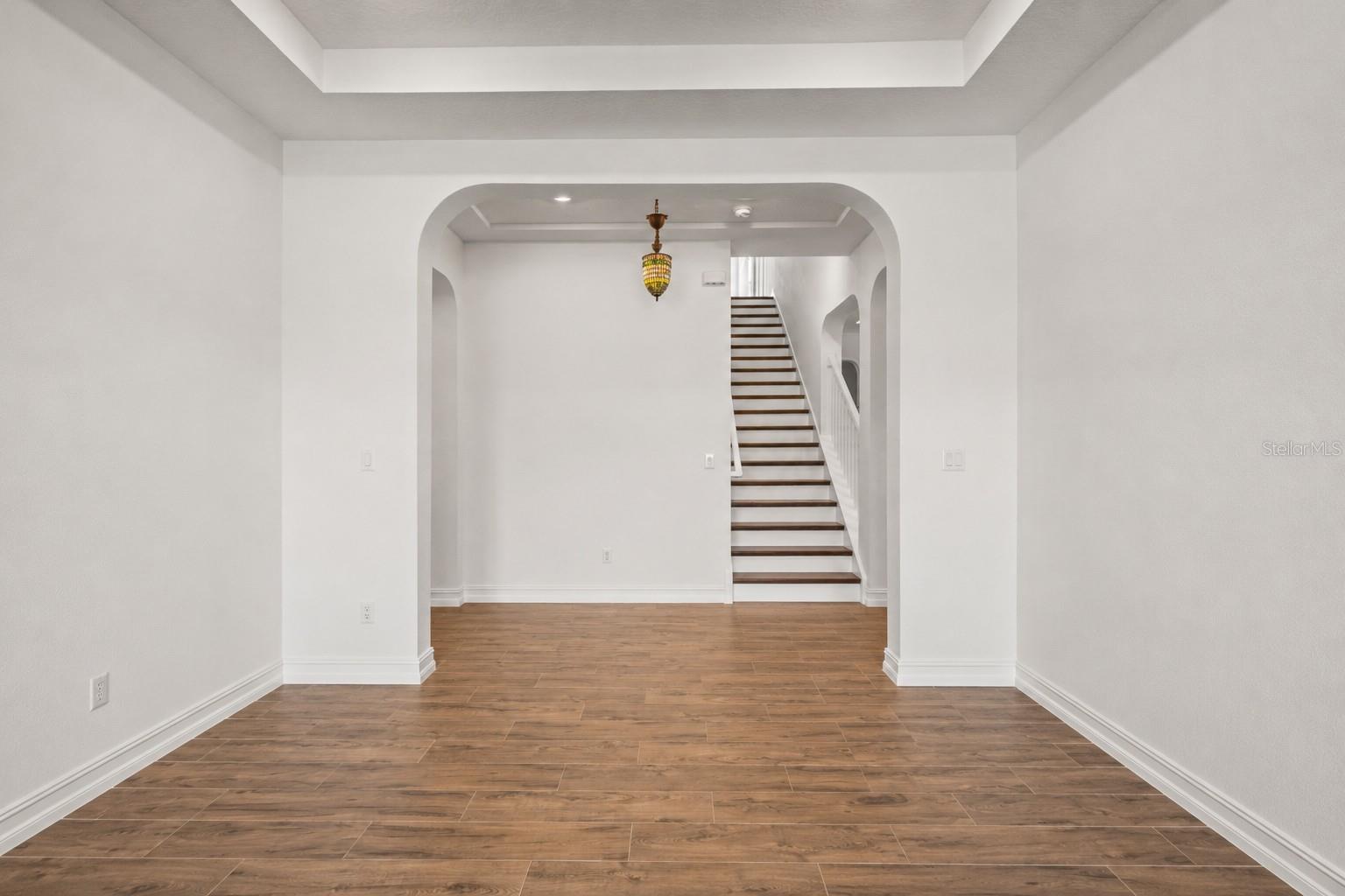 Large Flex RoomVirtually Cleared