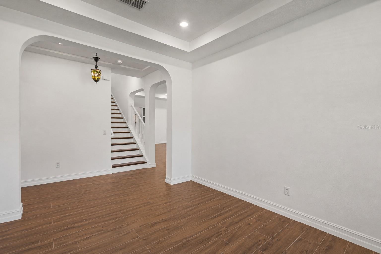 Large Flex RoomVirtually Cleared