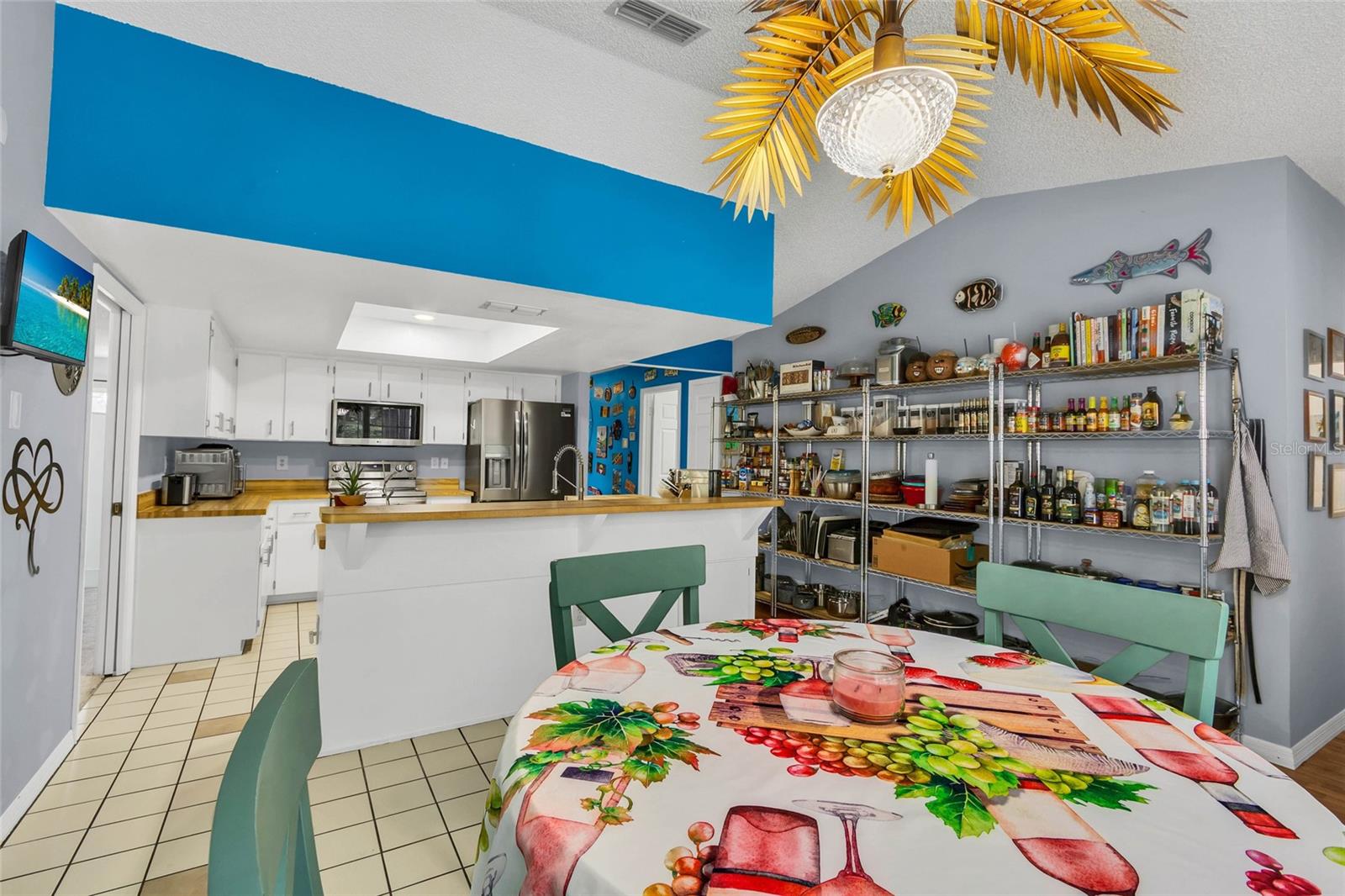 Breakfast Nook to Kitchen