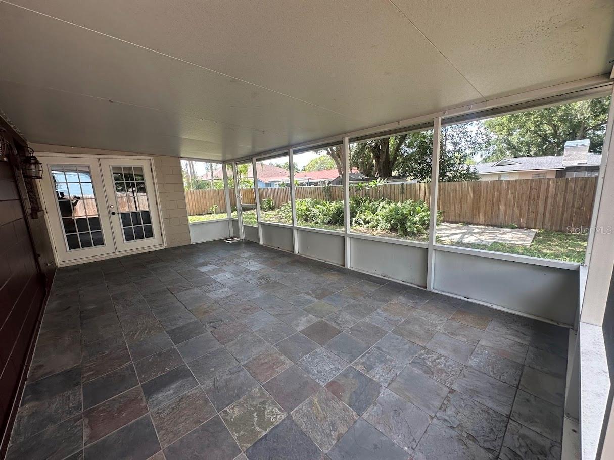 Large Cov'd Srn'd Porch