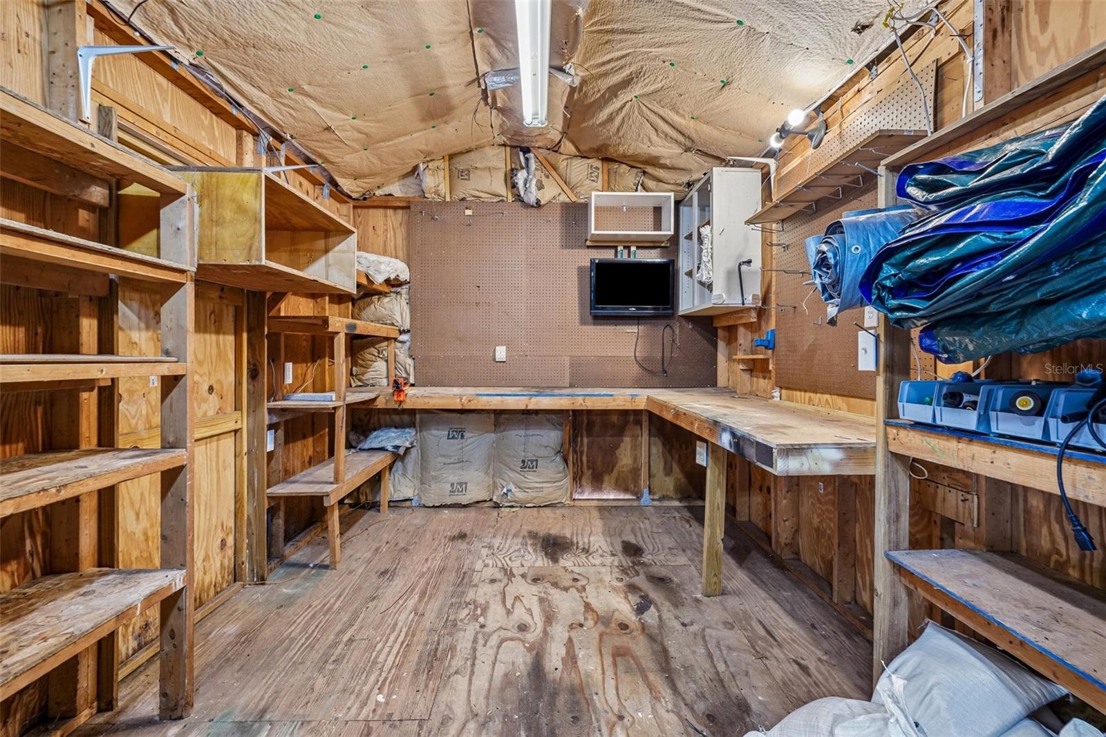 Detached workshop with shelving and A/C