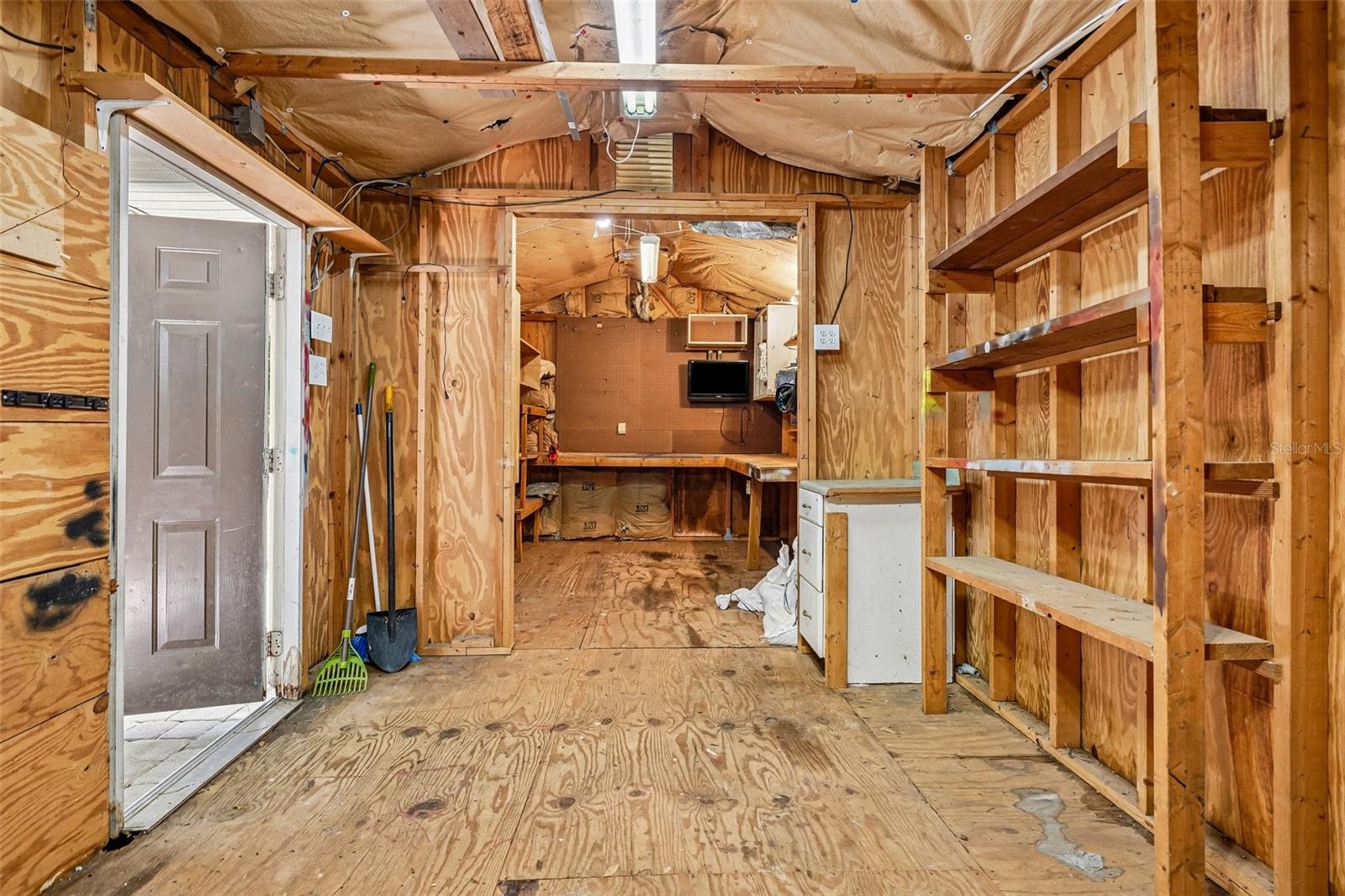 Detached workshop with shelving and A/C