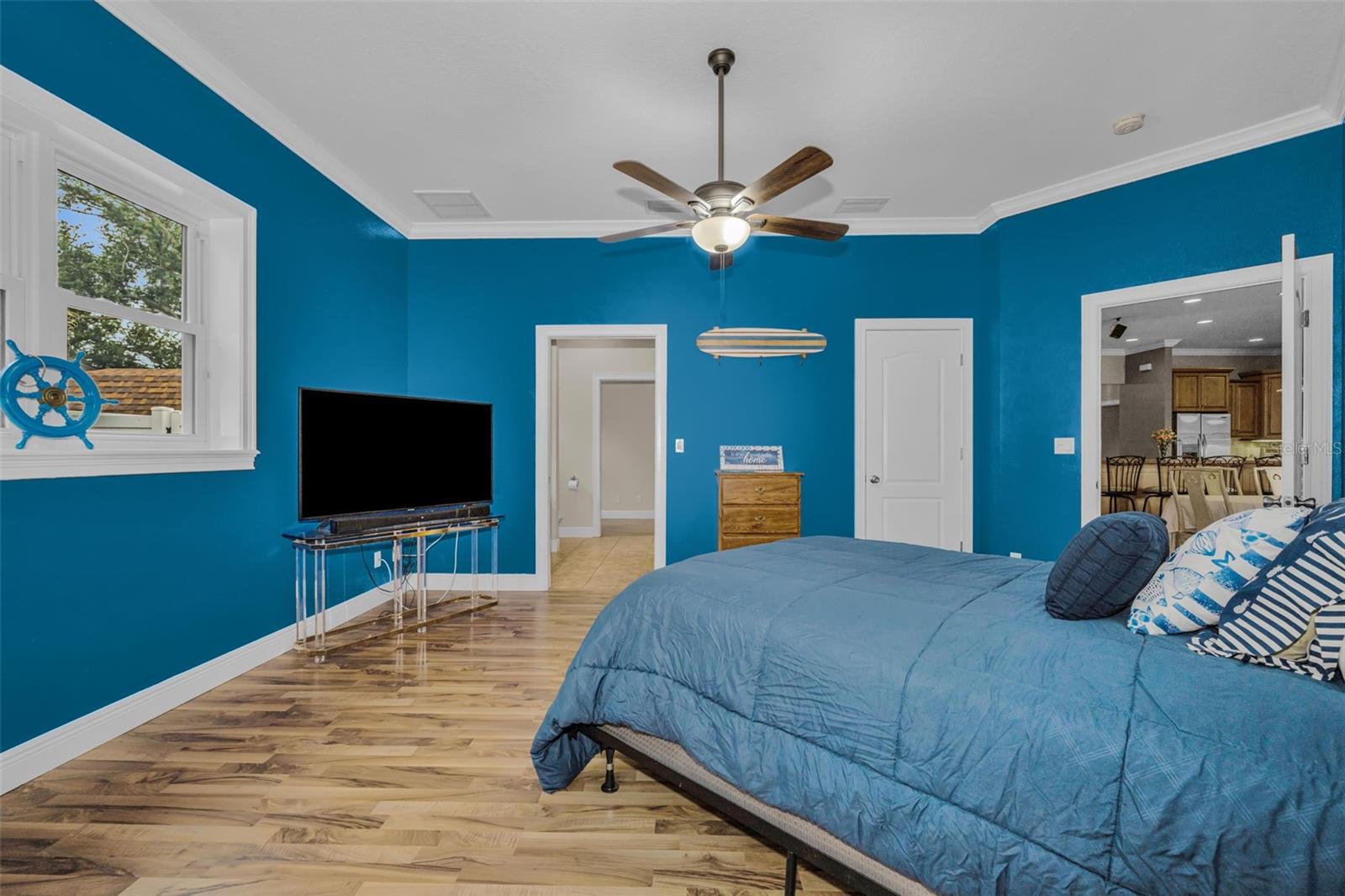 Walk in and built in Closets