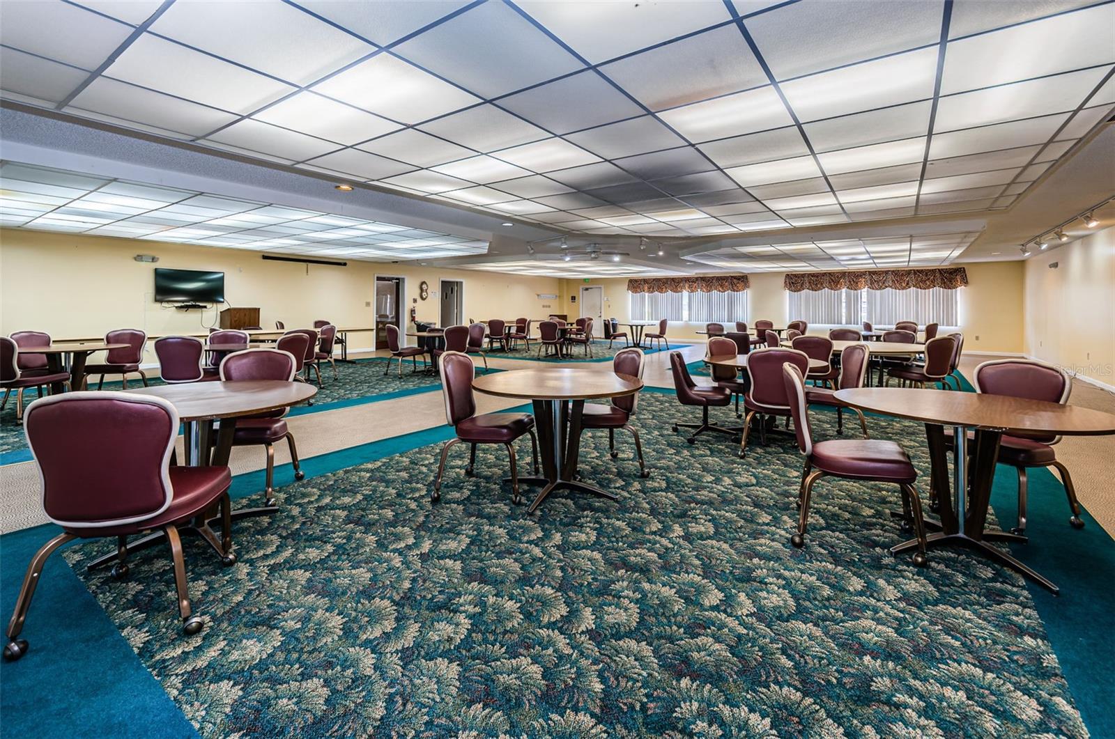 Magnolia card room