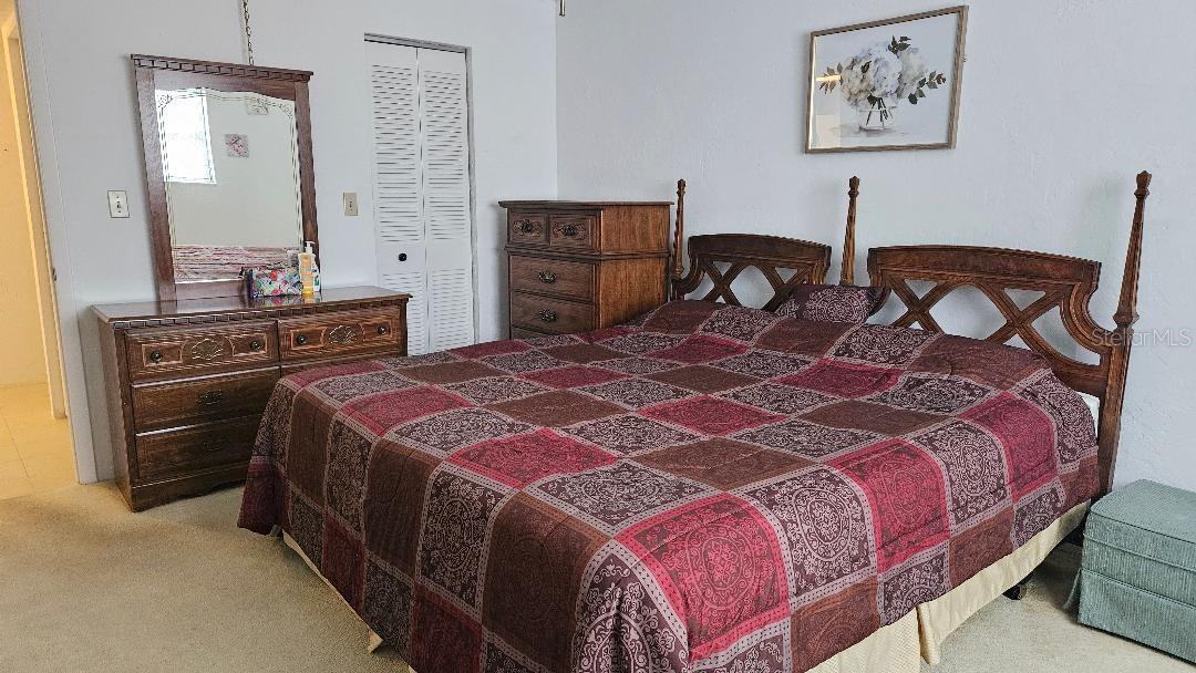 LARGE BEDROOM WITH WALK IN CLOSET