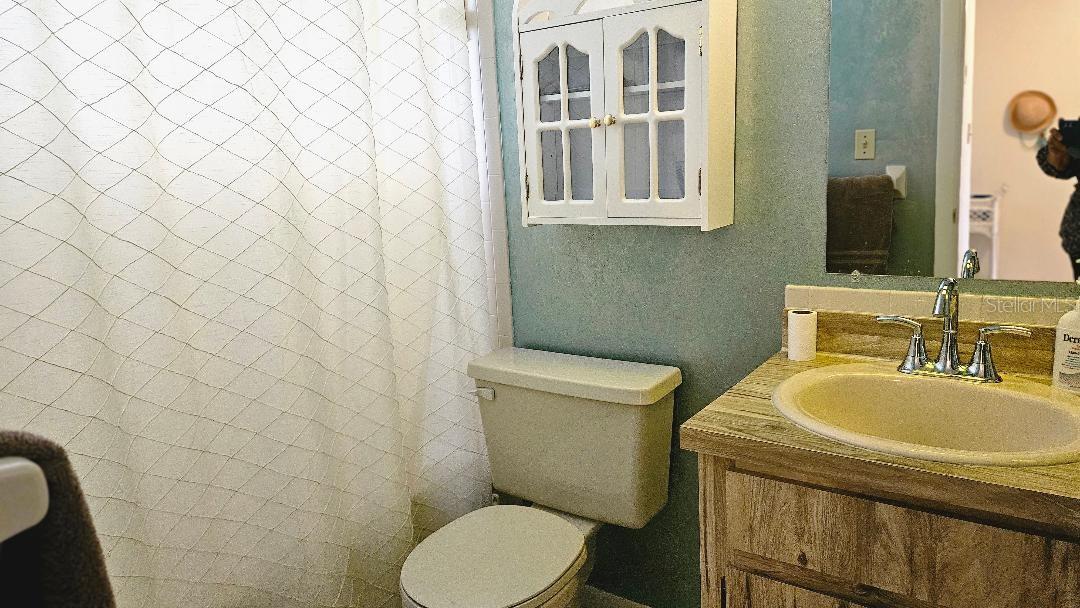 BATHROOM WITH TUB