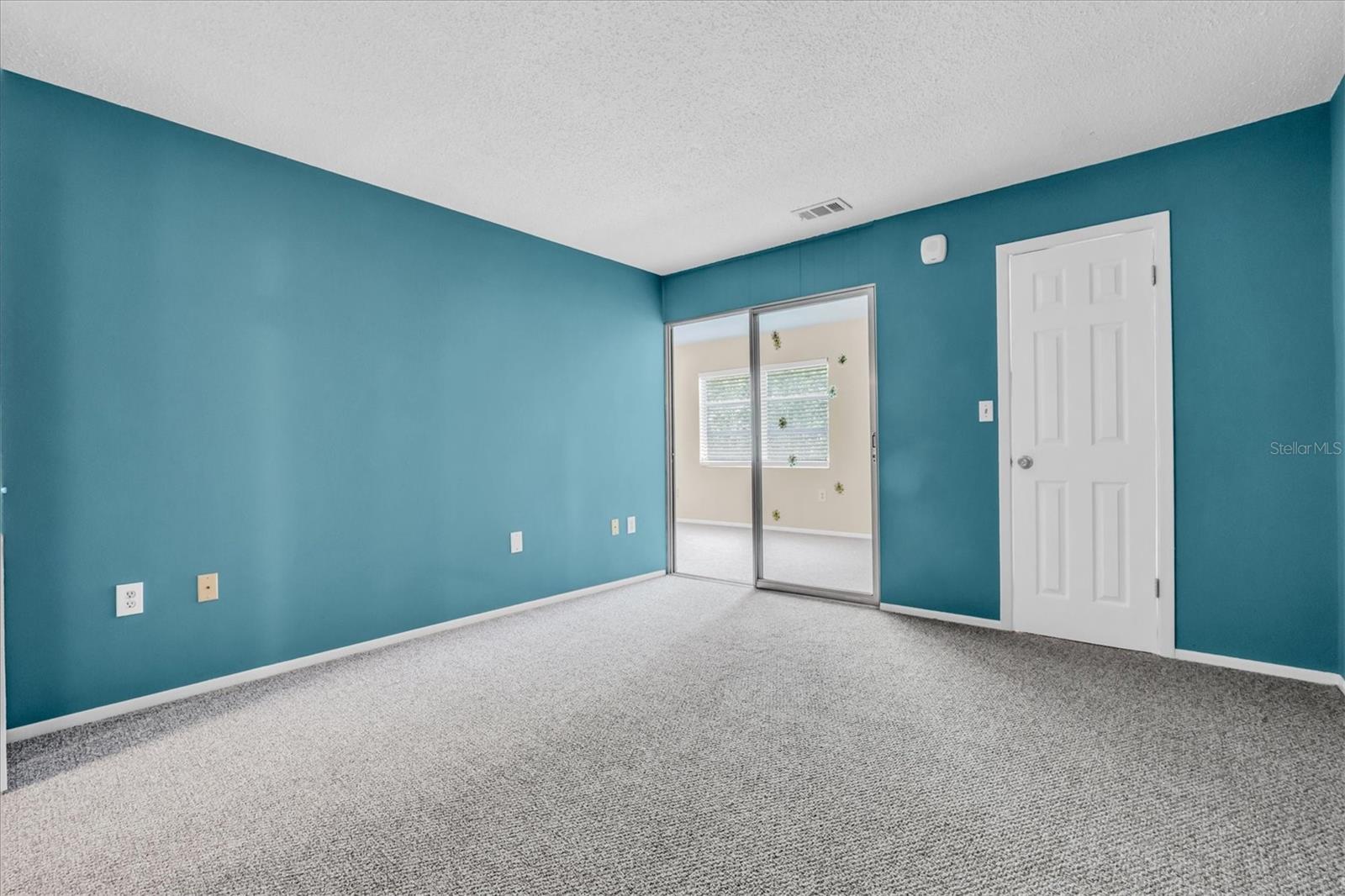 Bedroom - walk in closet to the right