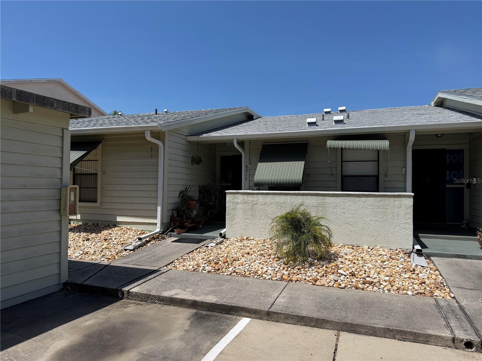 TB8516105