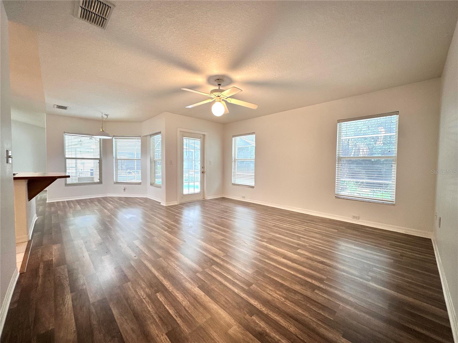 Family room/kitchen nook combo