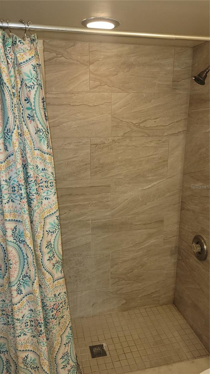 2ND bATHROOM