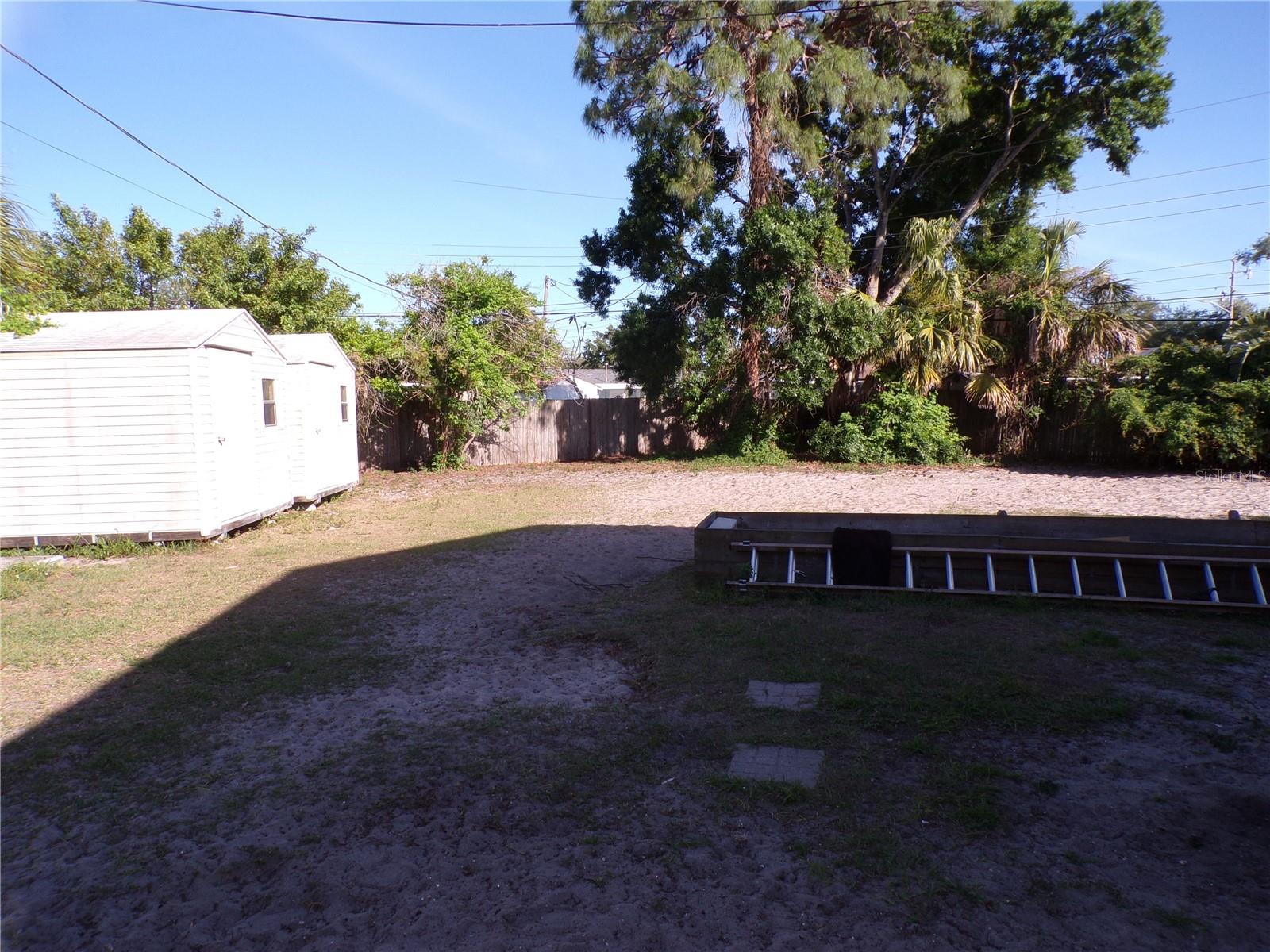 TB8516218