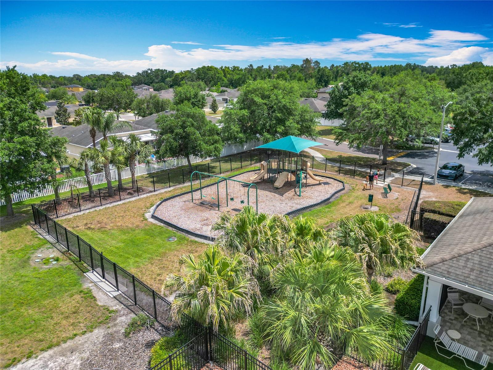 TB8516228
