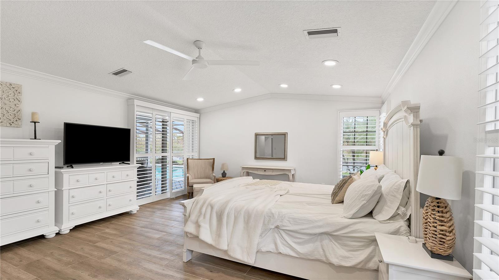 Primary suite with sliding doors to pool area.(previously staged)