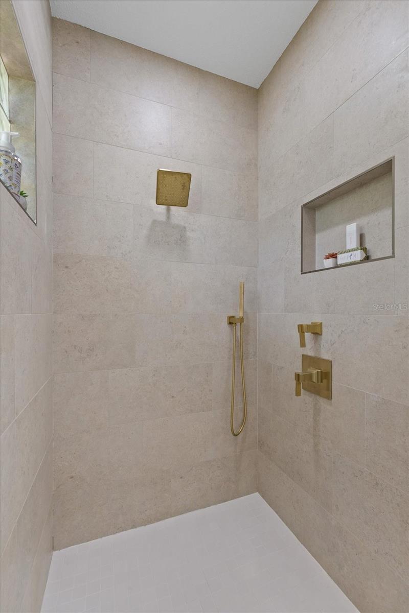 Primary rainhead shower with handheld feature