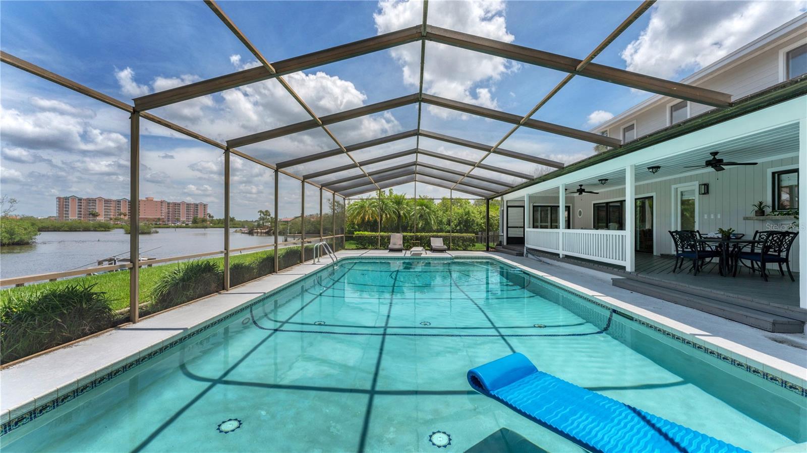 Screened-in pool (previously staged)