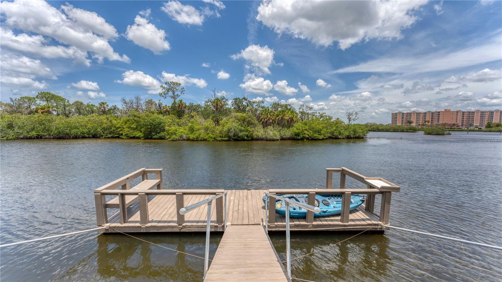Floating dock