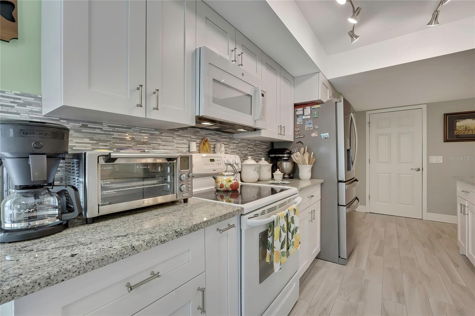 TB8516258