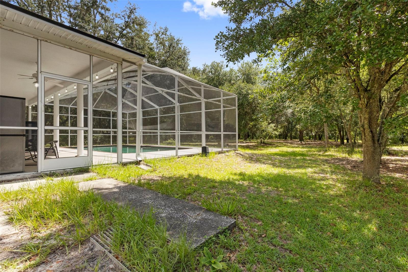 Side entry to the pool