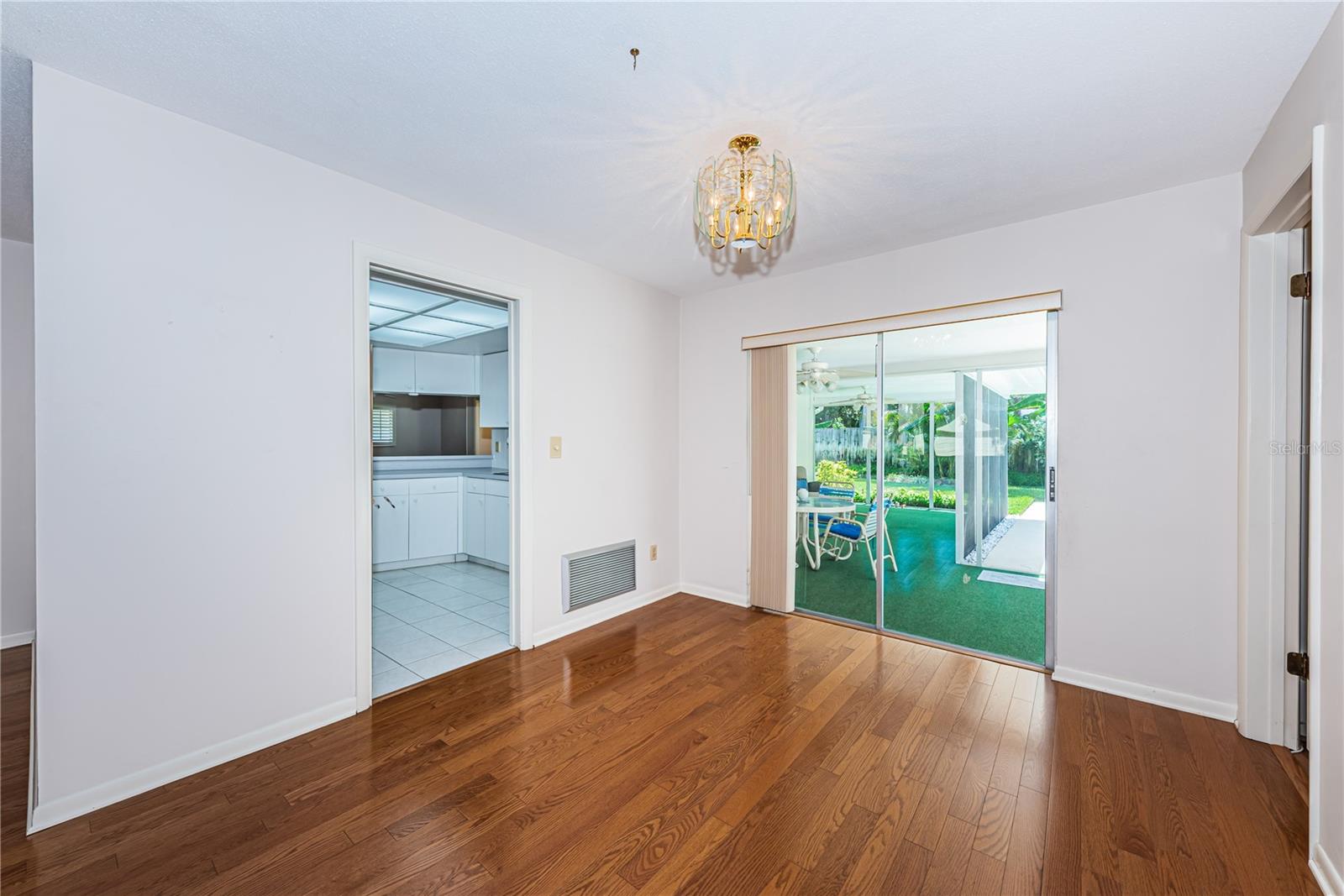 Living room adjacent to kitchen and lanai