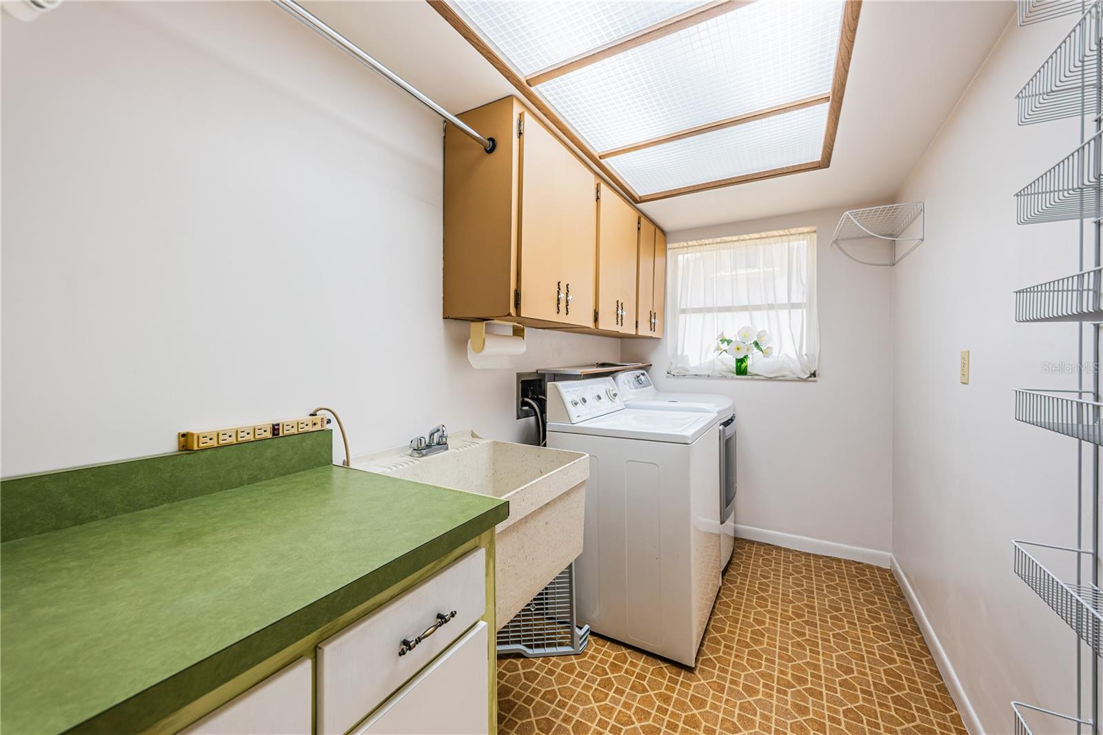 Interior Laundry room with lots of storage cabinetts