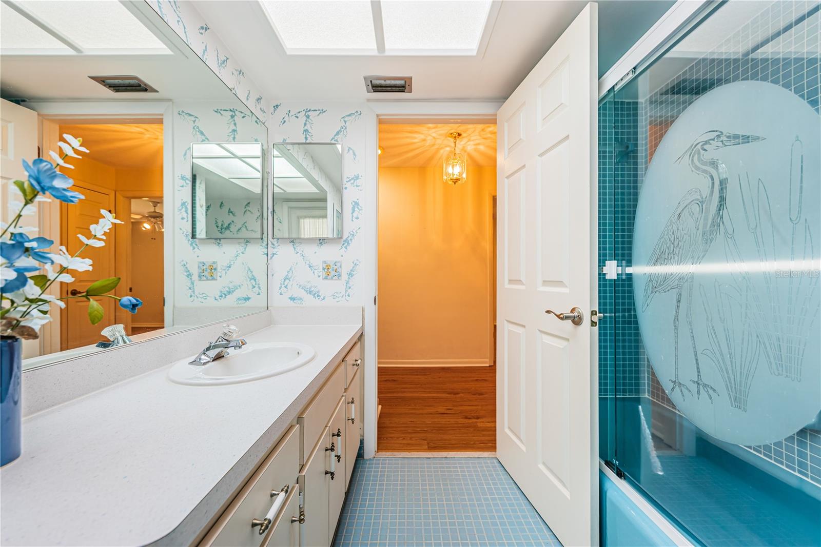 Large 2nd bath