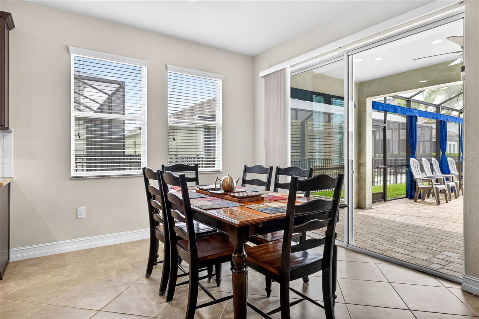 Dining area comfortably sits up to 8-10