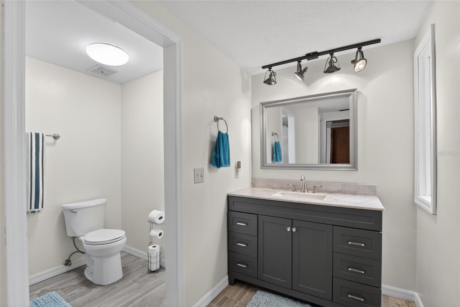 Upstairs full bath
