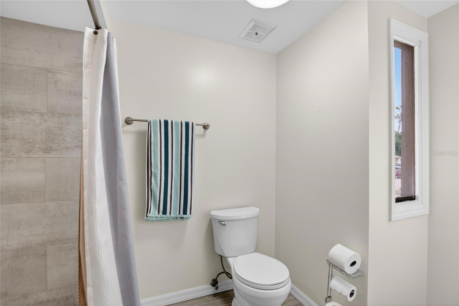 Upstairs full bath