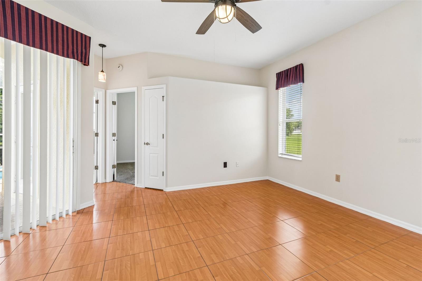 TB8516441