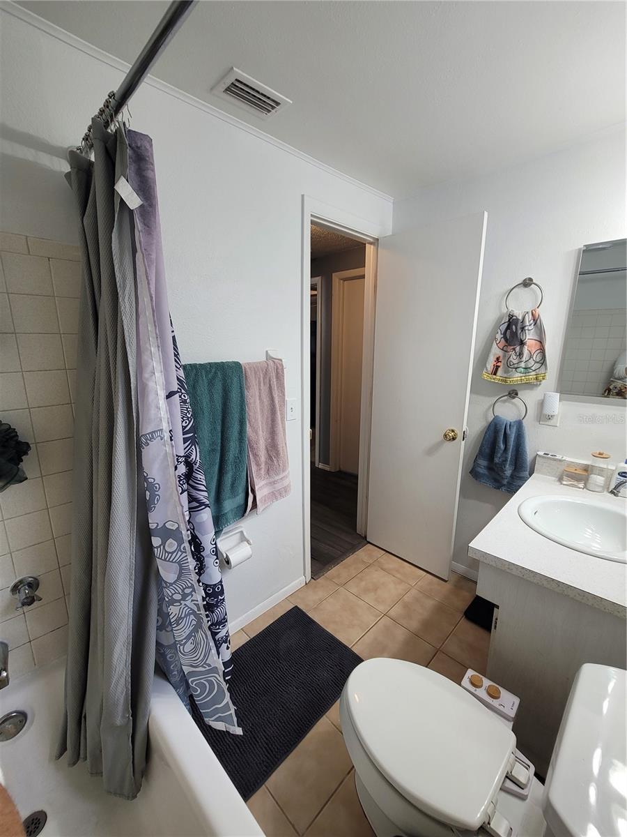 TB8516442