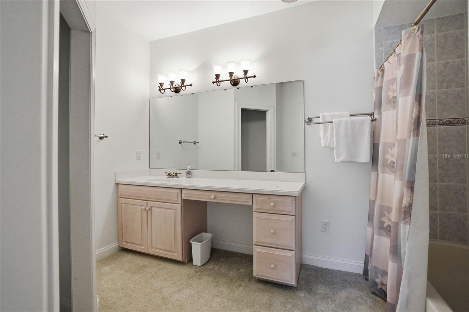 2nd bedroom ensuite bathroom.