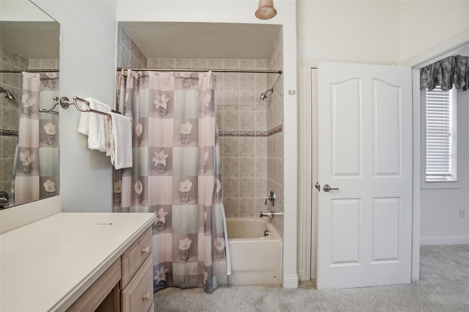 2nd bedroom ensuite bathroom.