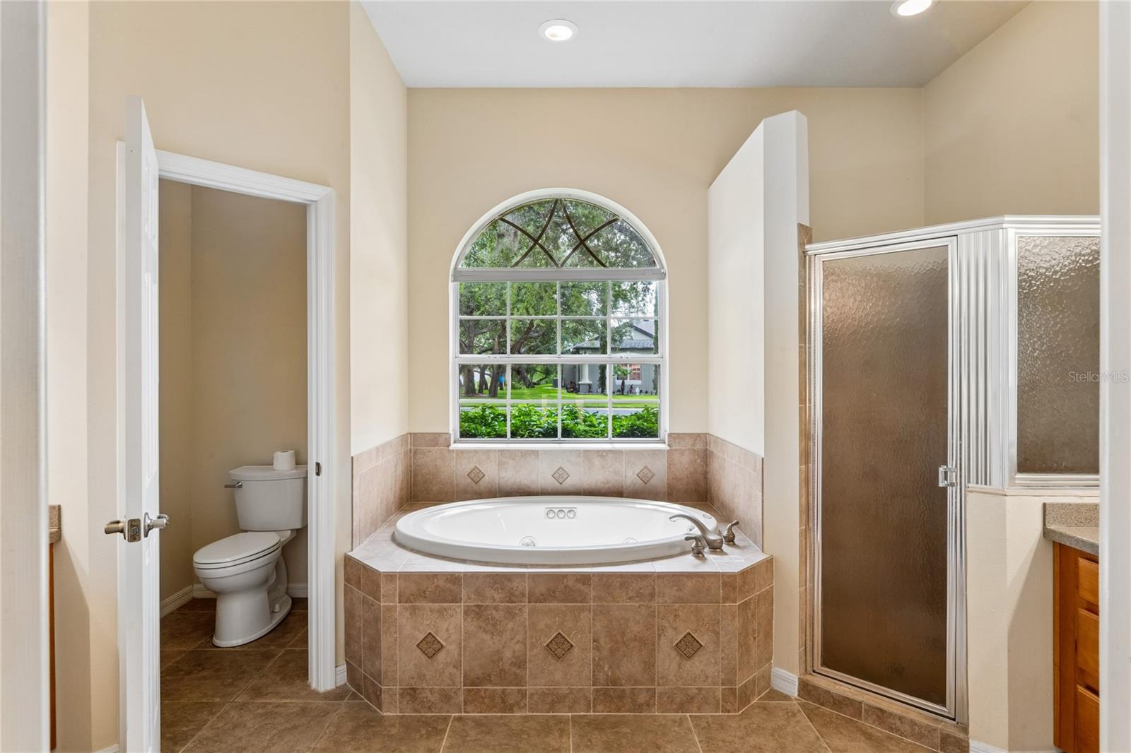 Jetted tub