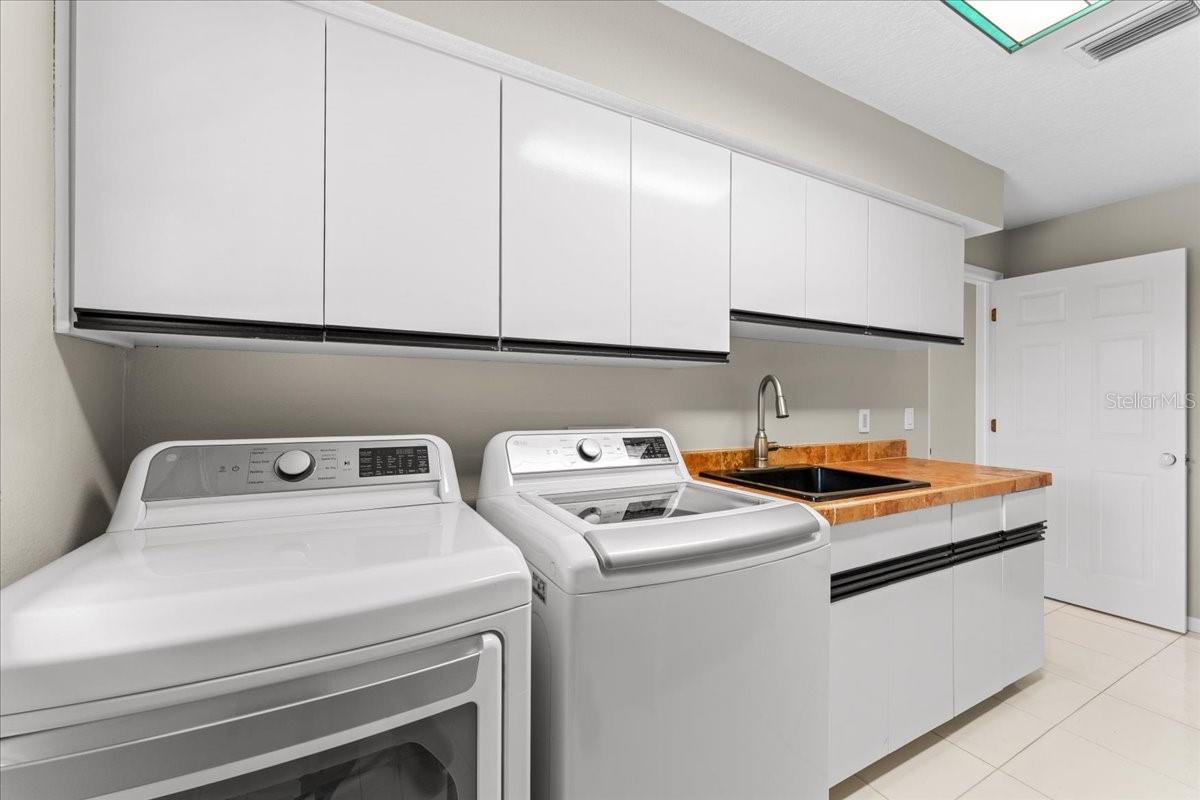 Laundry room 1st floor