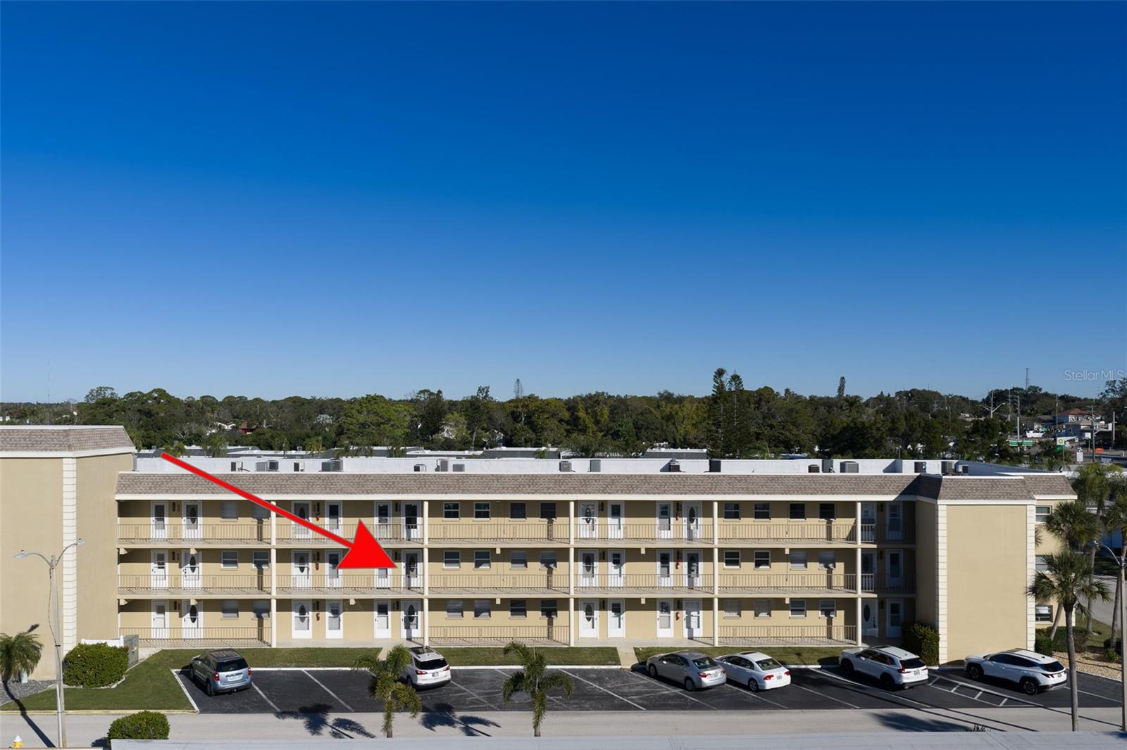 Perfect Unit 920 square ft. Seculated yet close to All.
