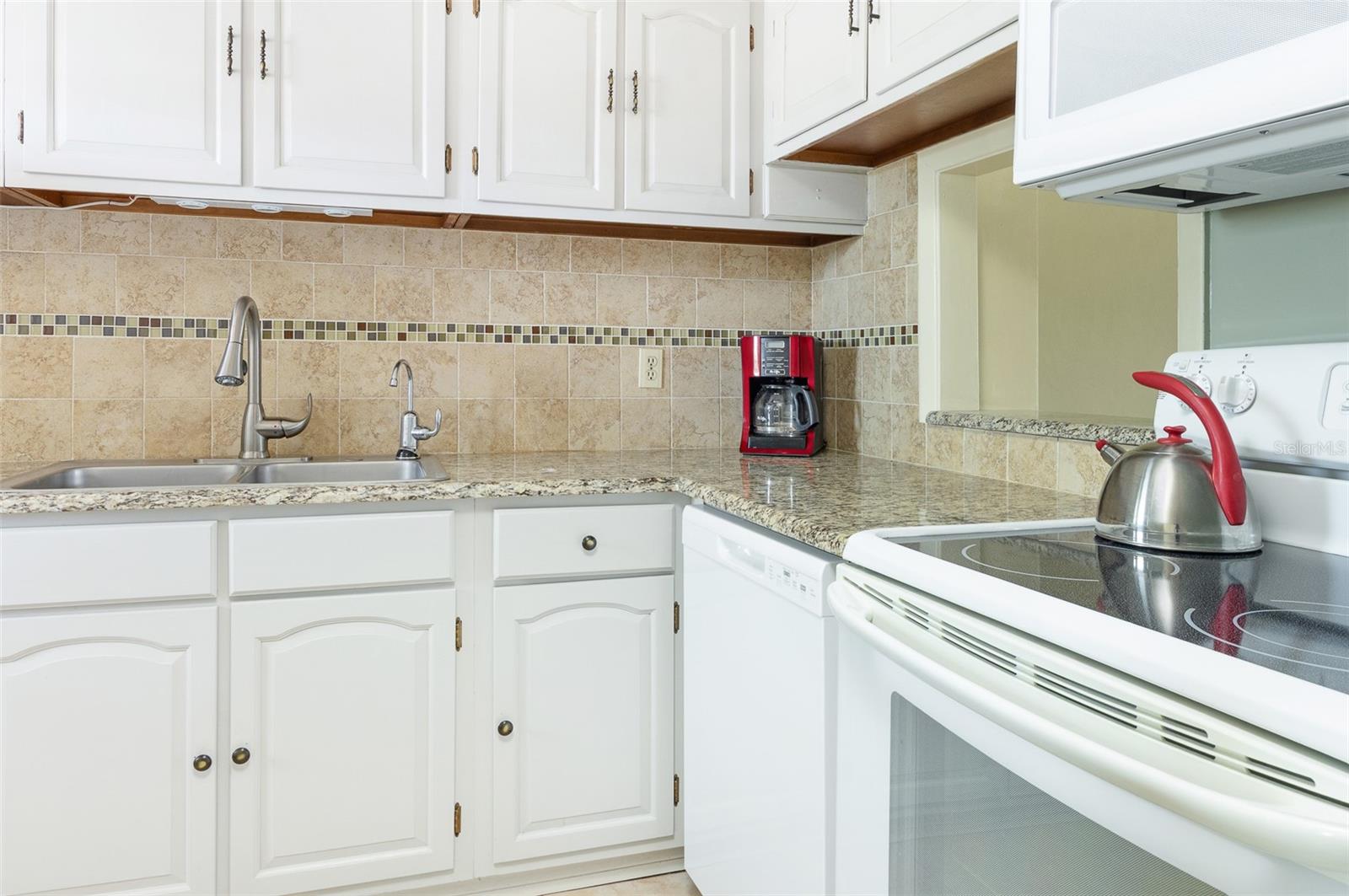Another view of Kitchen!