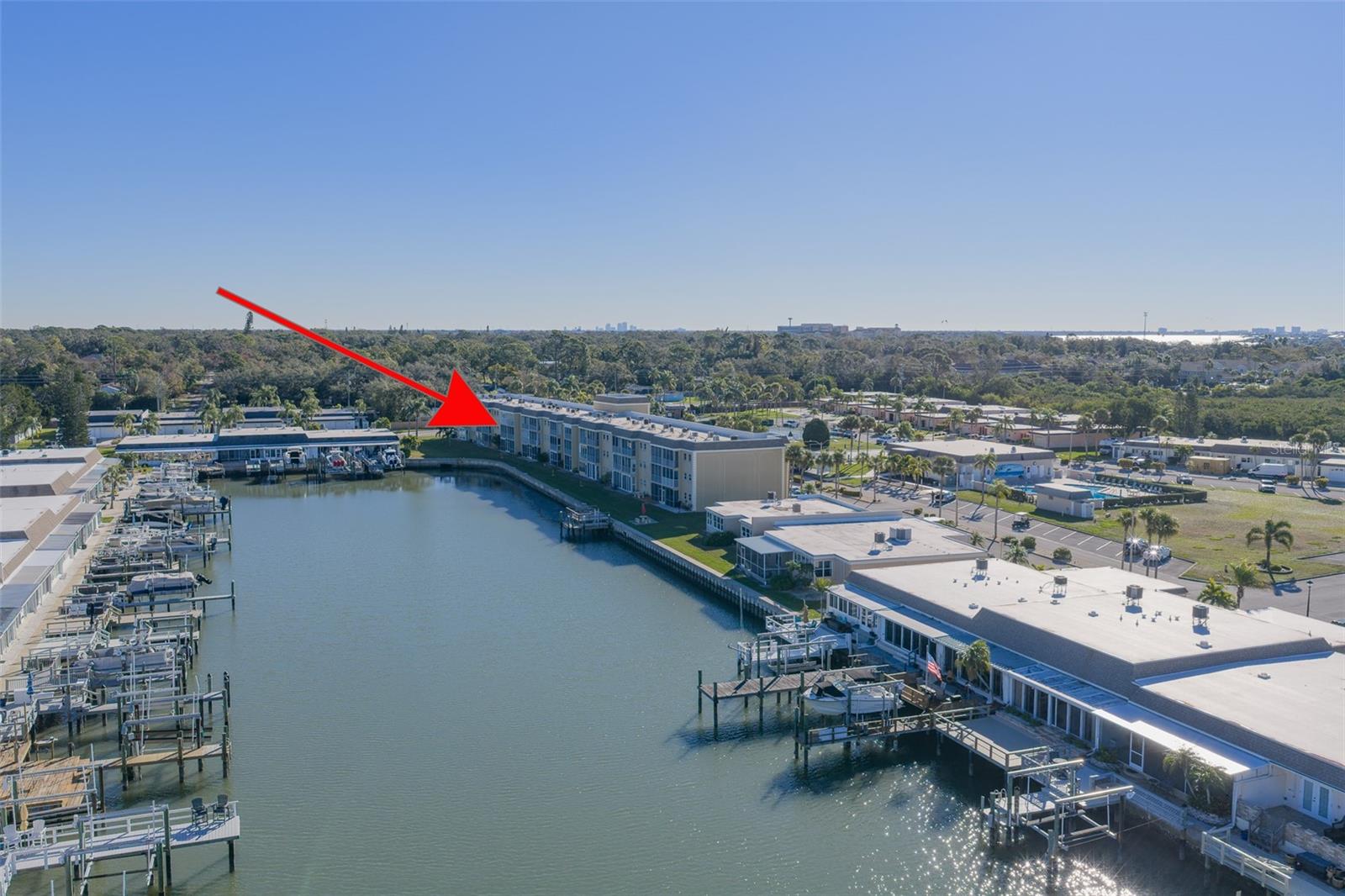 Peaceful Unit with Waterviews