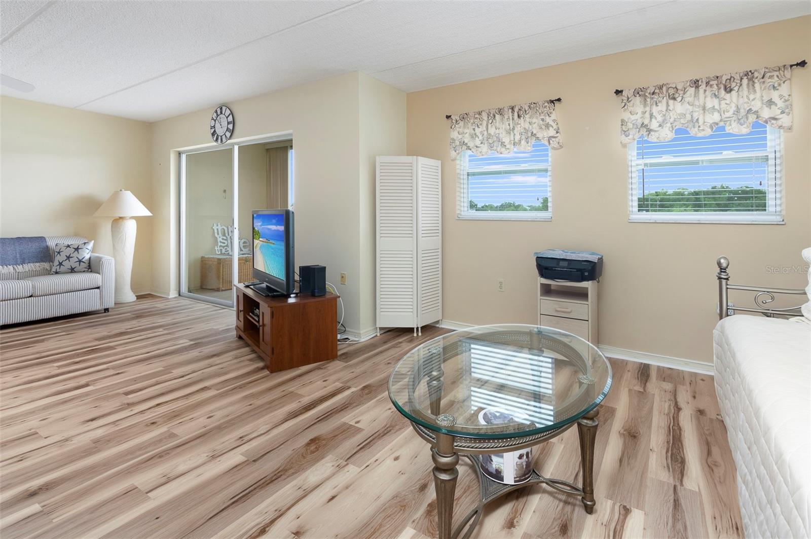 Open Floor plan, Flex area you decide how to use! Easy 2nd Bedroom!