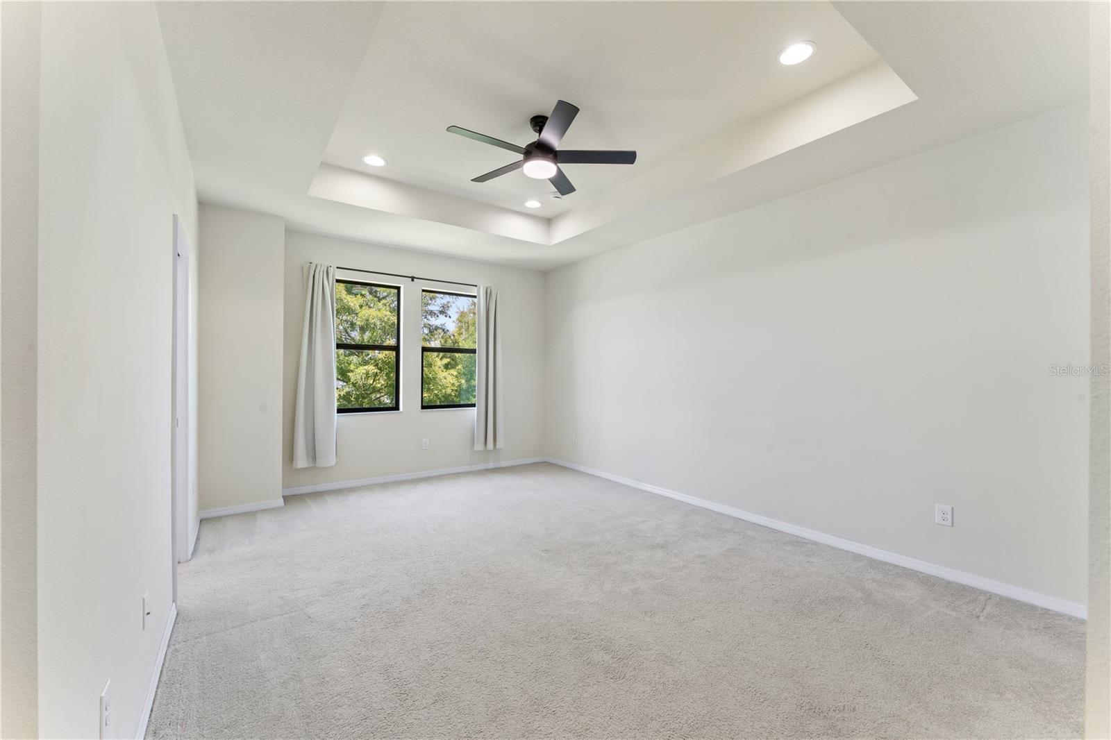 TB8516524