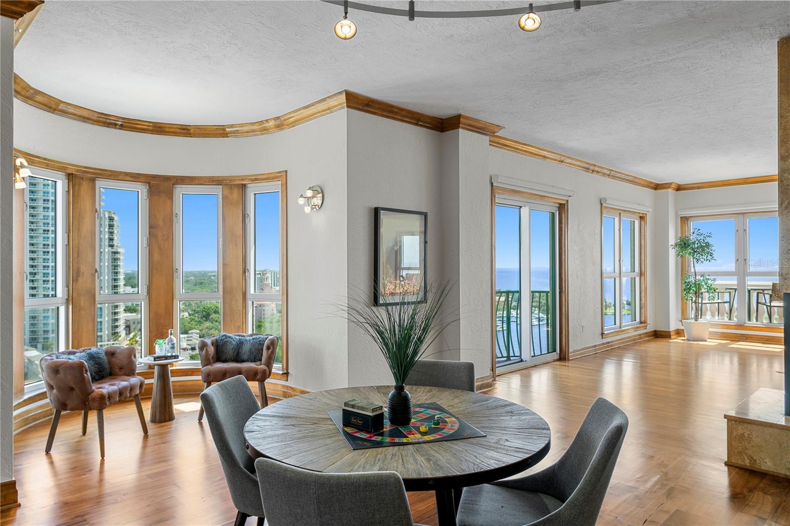Curved bay window sitting area