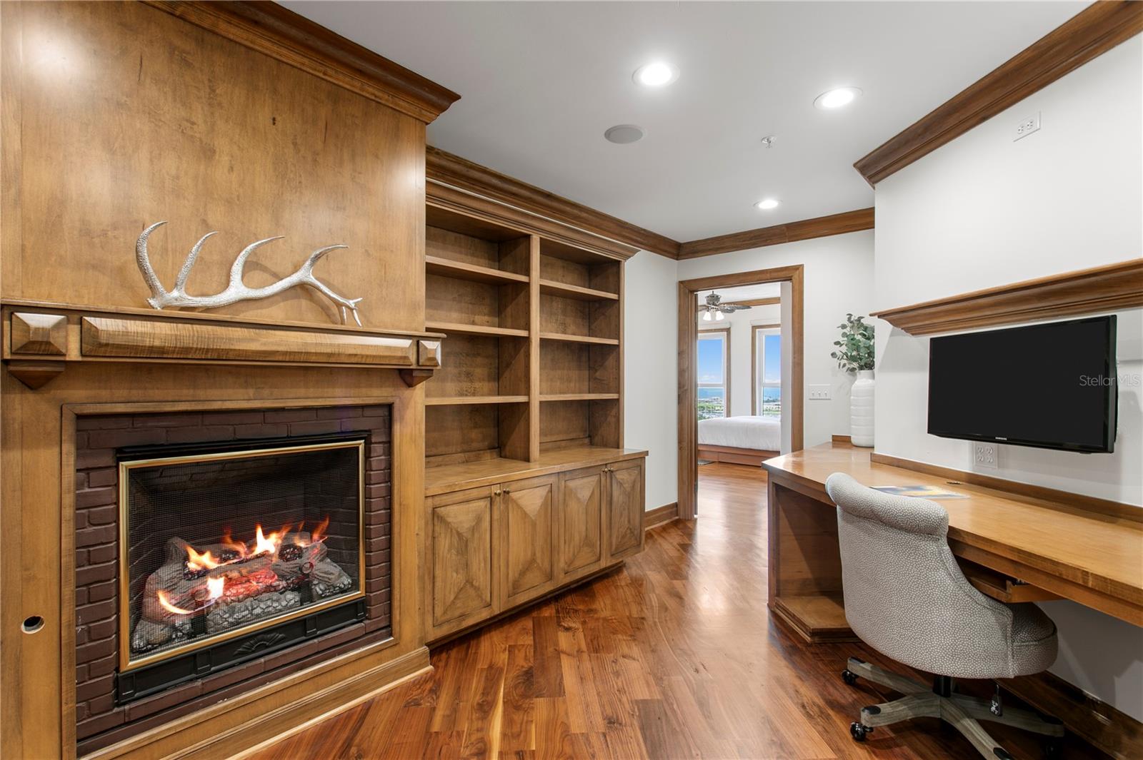 Home office / library — built-ins