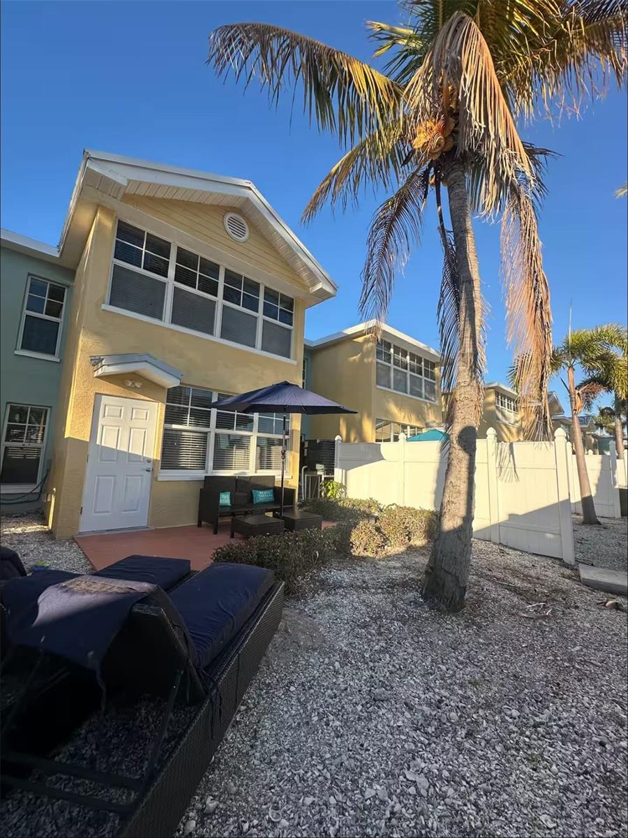 Spacious Private Back Patio
